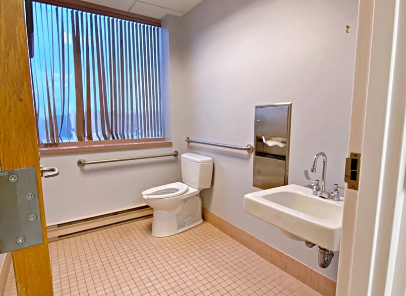 More Photos Of 3 Woodland Rd, Stoneham Medical For Sale