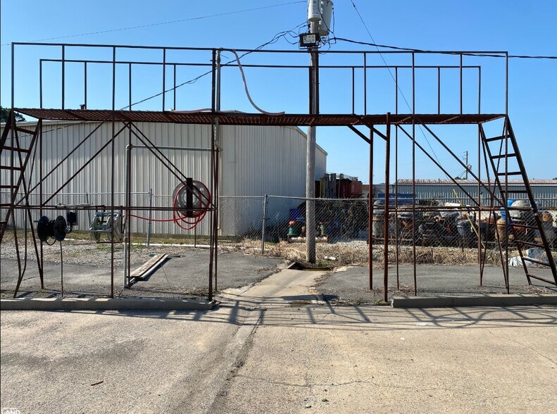 More Photos Of 1701 S Timber St, Stuttgart Office Residential For Sale