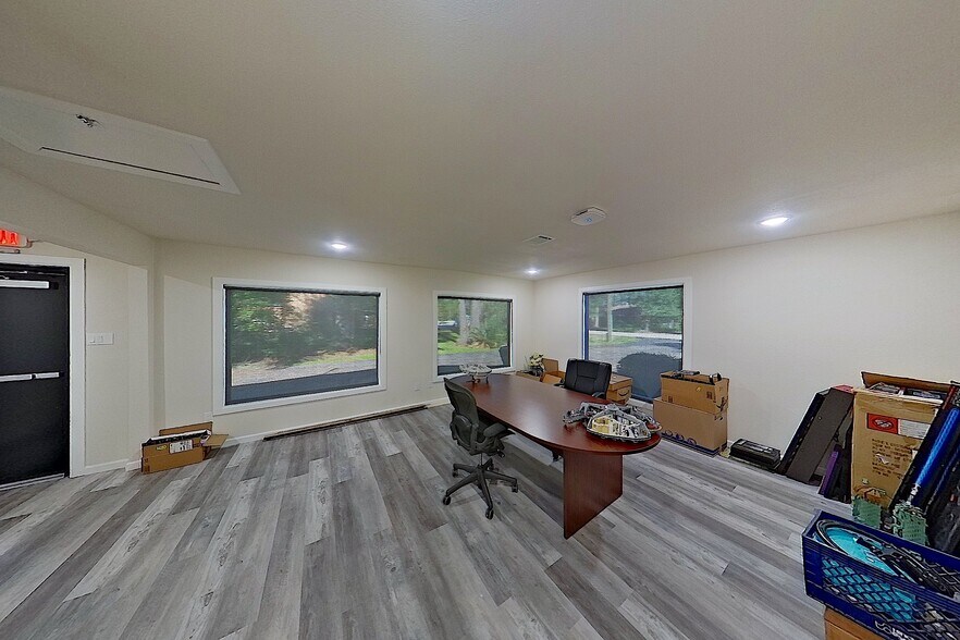 More Photos Of 26519 Oak Ridge Dr, Spring Storefront Retail Office For Sale