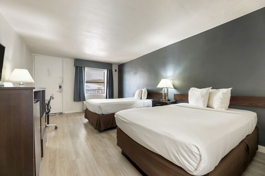 More Photos Of 108 FM 1821, Mineral Wells Hotel For Sale
