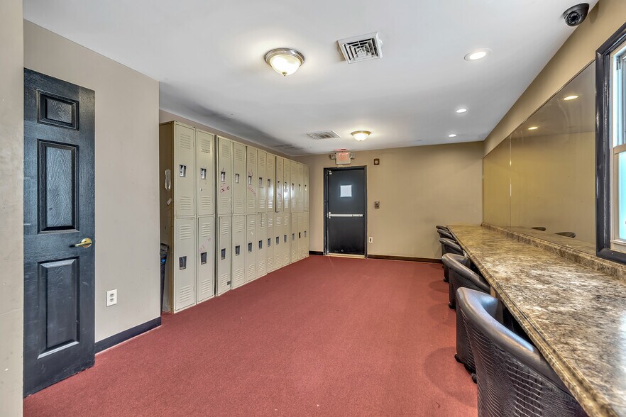 More Photos Of 1137 Bordentown Rd, Burlington Bar For Sale