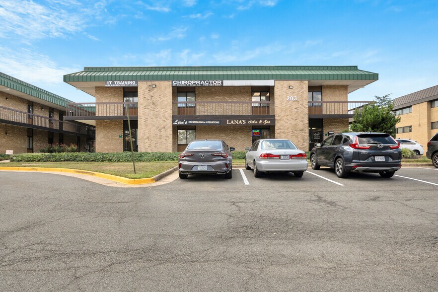 More Photos Of 209 Elden St, Herndon Medical For Lease