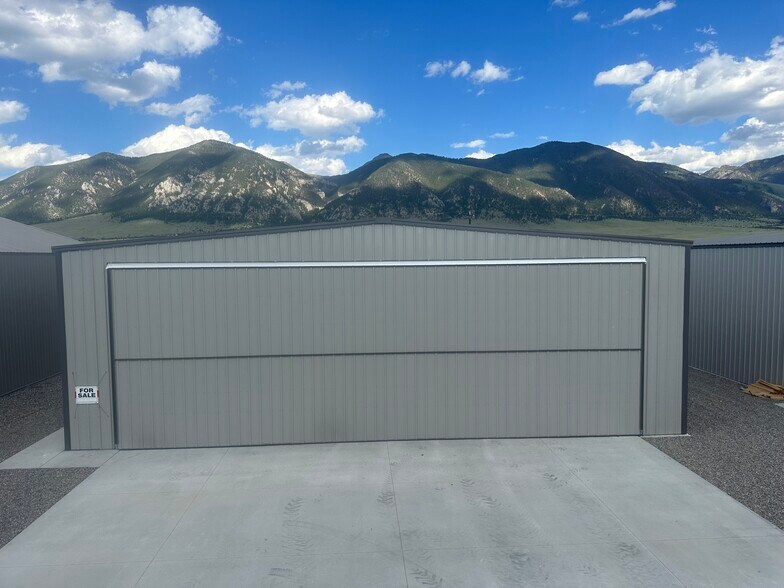 More Photos Of 34 Charlie Taxi Wy Way, Ennis Airplane Hangar For Sale