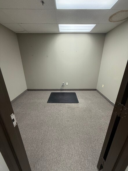 More Photos Of 332 E State Route 4, Paramus General Retail For Lease