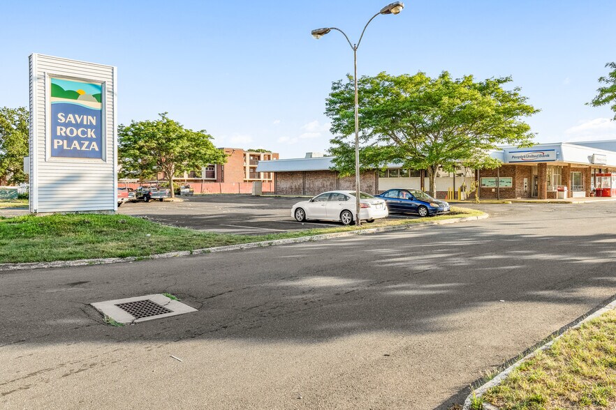 More Photos Of 200-250 Captain Thomas Blvd, West Haven Storefront For Sale