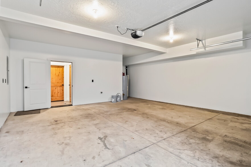 More Photos Of 1441-1461 NW 4th St, Redmond Apartments For Sale