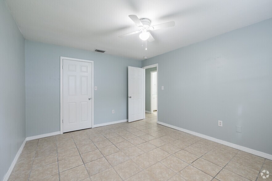 More Photos Of 460 Hale Ave, Brooksville Apartments For Sale