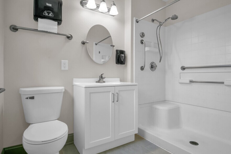 More Photos Of 4107 Central Ave, Kearney Assisted Living For Sale
