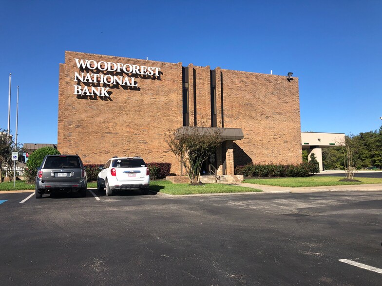 More Photos Of 13301 E I-10 Fwy, Houston Office For Lease