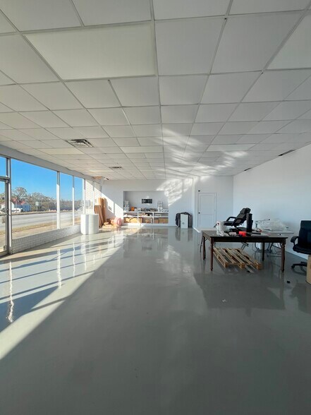 More Photos Of 1007 S Murray Ave, Anderson Light Distribution For Sale