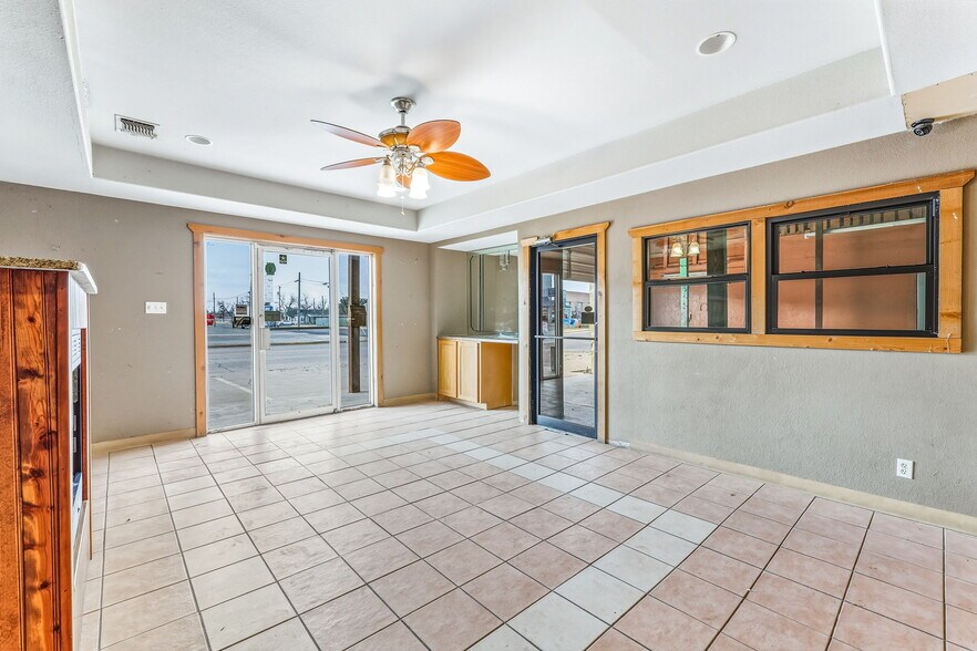 More Photos Of 26 W Washington Dr, San Angelo Warehouse For Sale