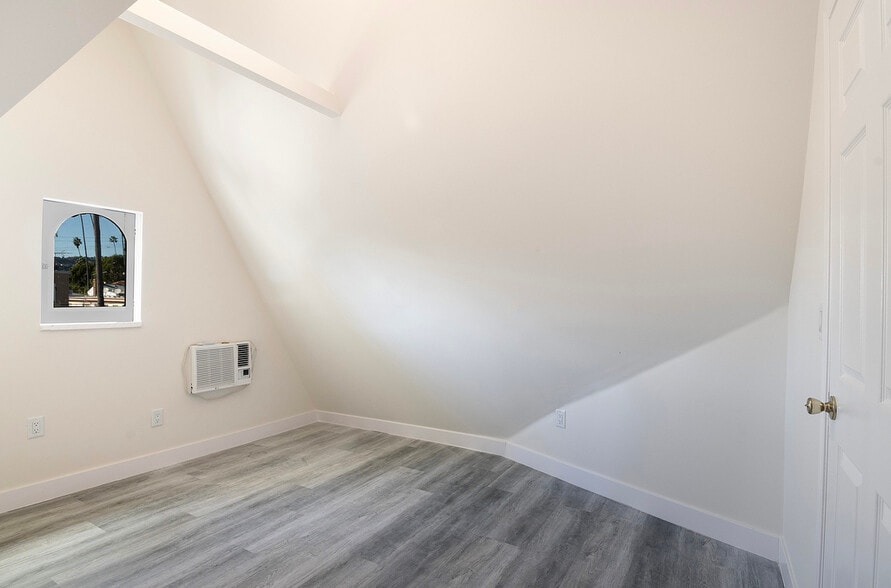 More Photos Of 1732 N Wilton Pl, Los Angeles Apartments For Sale