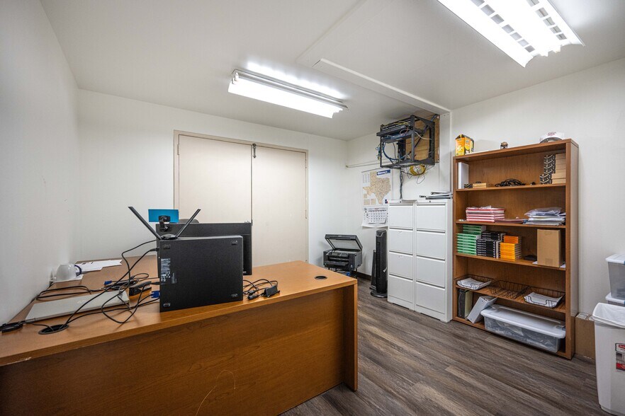 More Photos Of 1500 W Highway 6, Alvin Truck Terminal For Sale