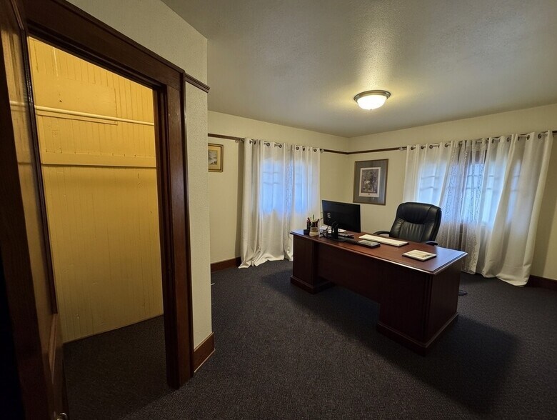 More Photos Of 1410 River Rd, Eugene Office For Lease