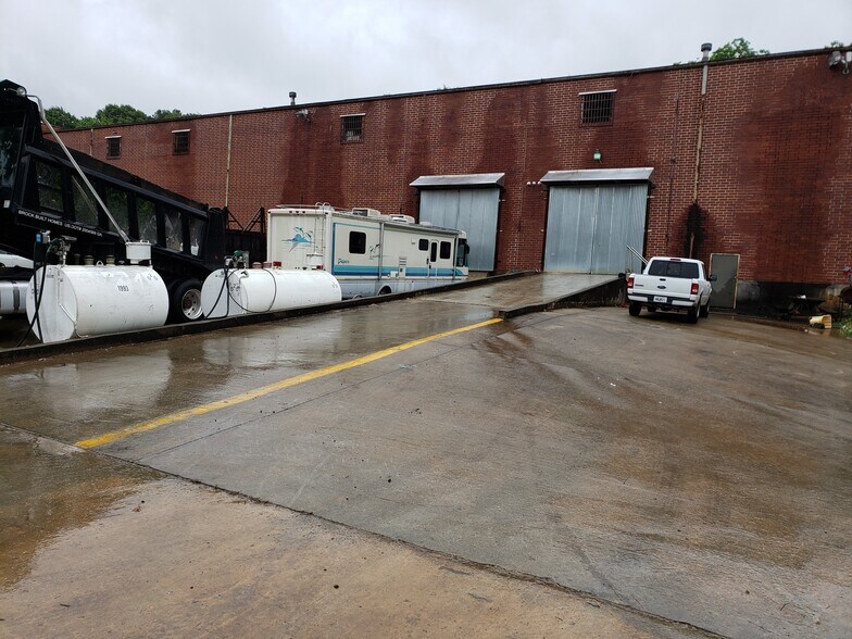 More Photos Of 1130 Donald Lee Hollowell Pky NW, Atlanta Warehouse For Lease