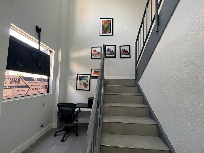 More Photos Of 1918 Harrison St, Hollywood Loft Creative Space For Lease
