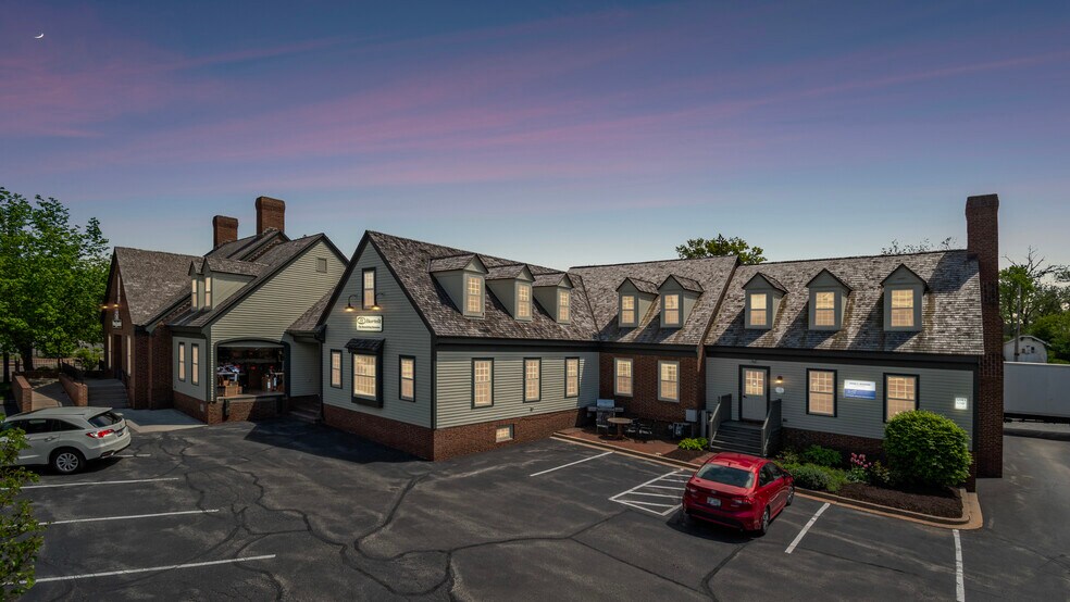More Photos Of 528 Wells St, Delafield Office For Sale