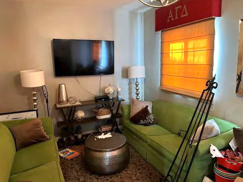 More Photos Of 624 Hilgard Ave, Los Angeles Apartments For Sale