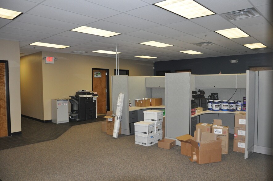 More Photos Of 585 Prospect St, Lakewood Warehouse For Lease