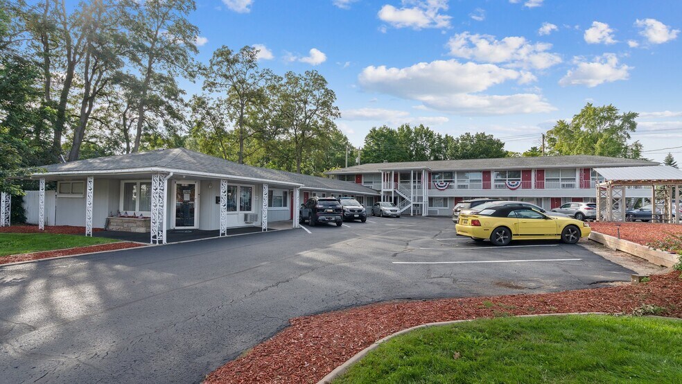 More Photos Of 1010 E Front St, Traverse City Hotel For Sale