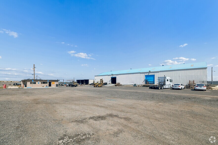 More Photos Of 45761 Division St, Lancaster Warehouse For Sale
