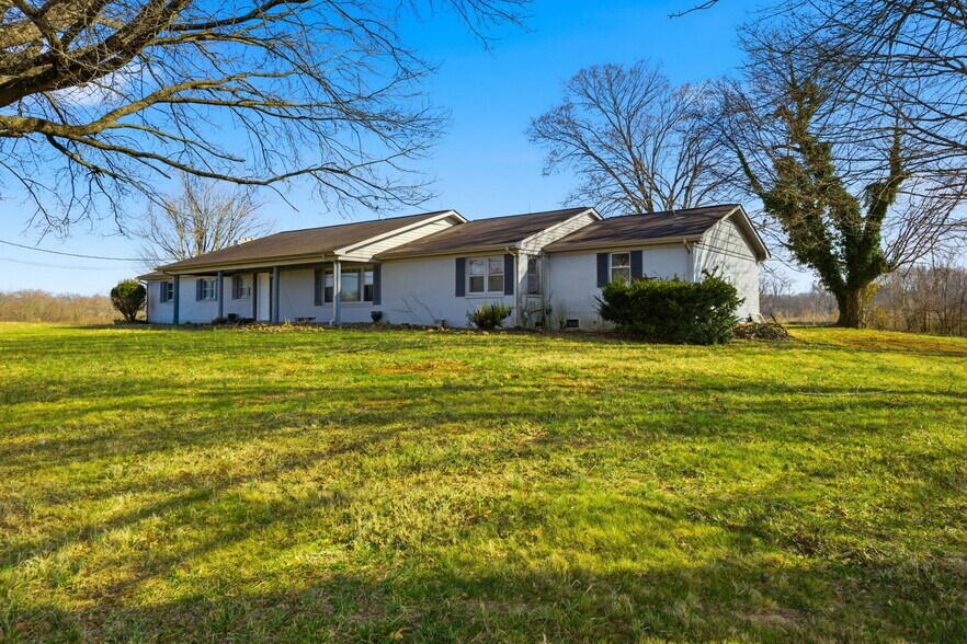 More Photos Of 803 E Broadway Blvd, Jefferson City Warehouse For Sale