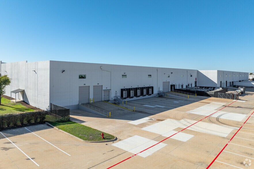 More Photos Of 2120 Grand Avenue Pky, Austin Unknown For Lease