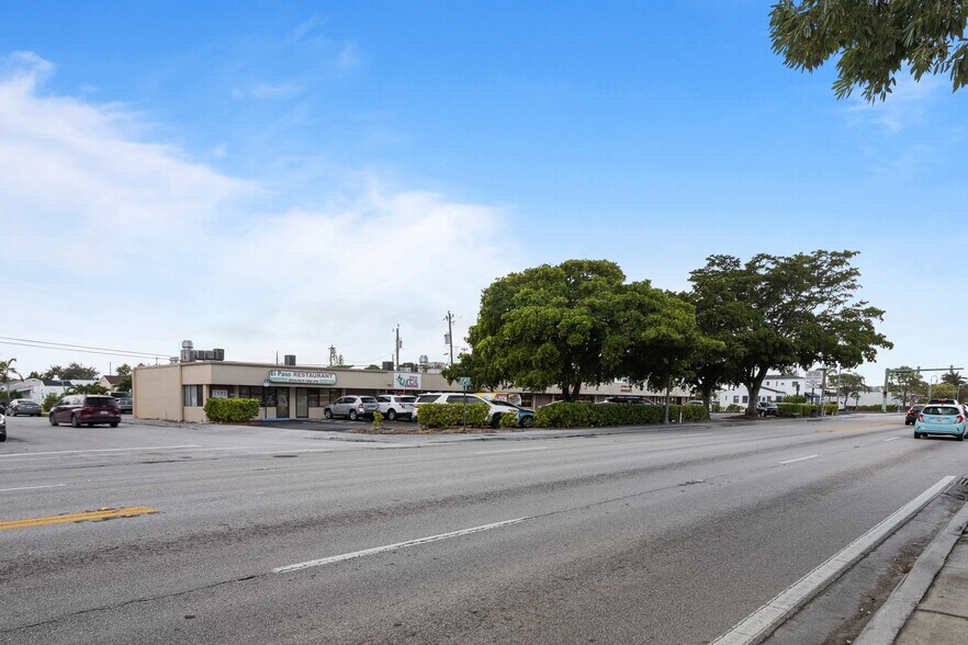 More Photos Of 2101-2109 N Dixie Hwy, Lake Worth Restaurant For Sale