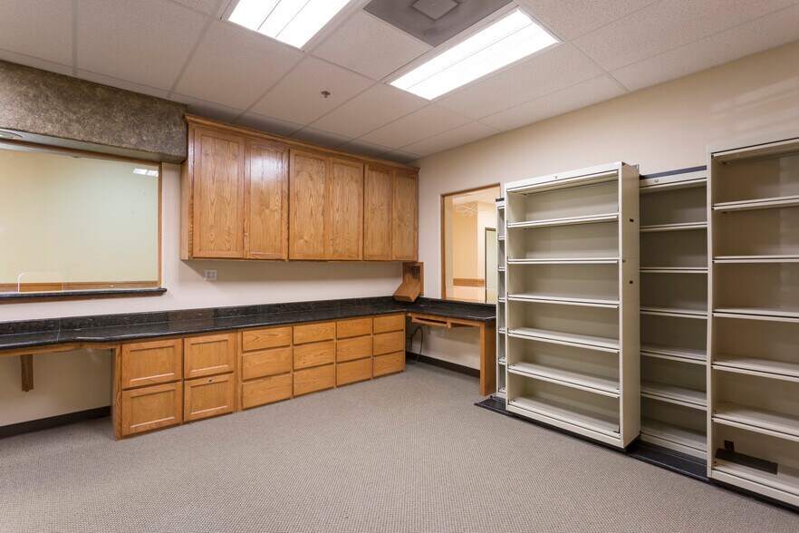 More Photos Of 1022 E Griffin Pky, Mission Medical For Sale