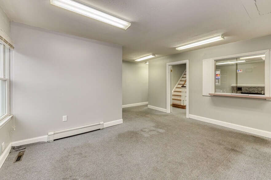 More Photos Of 226 E Main St, Huntington Office For Lease