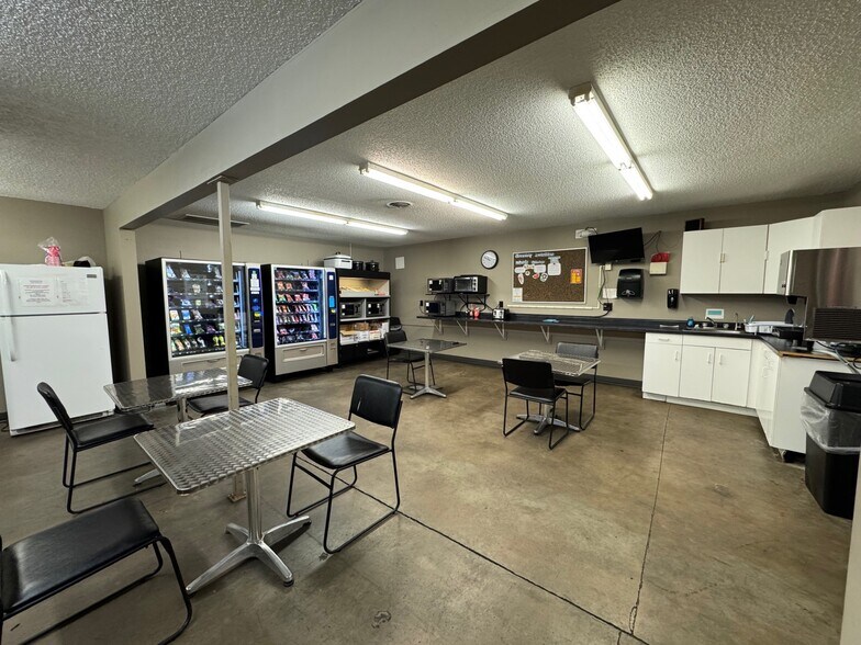 More Photos Of 19178 Industrial Blvd NW, Elk River Manufacturing For Sale