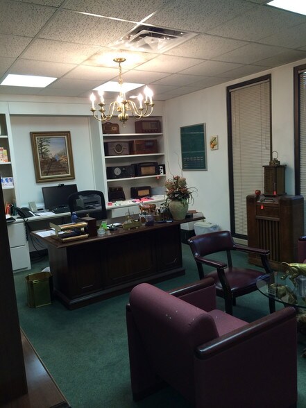 More Photos Of 1015 Peachtree Dr, Columbus Office Residential For Sale