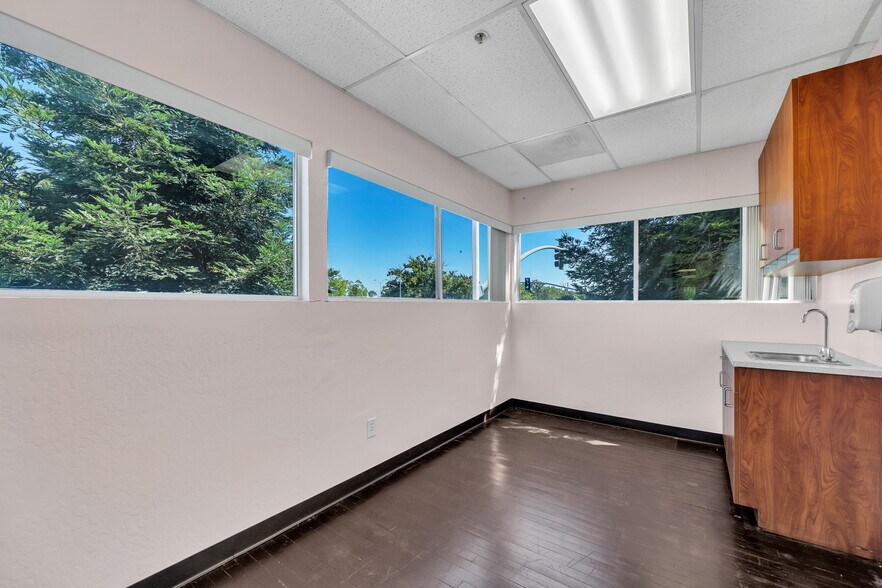 More Photos Of 515 Michigan Blvd, West Sacramento Medical For Sale