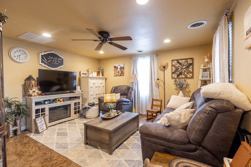 More Photos Of 701 I St, Bedford Warehouse For Sale