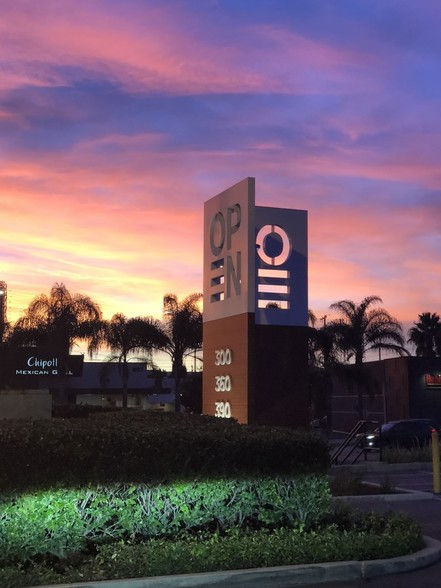 More Photos Of 300 N Pacific Coast Hwy, El Segundo Unknown For Lease