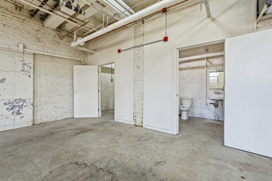 More Photos Of 420 Dwight St, Holyoke Manufacturing For Lease