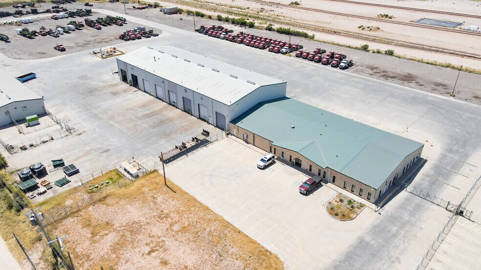 More Photos Of 3201 W Murphy St, Odessa Warehouse For Sale