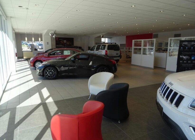 More Photos Of 813 S Parkway St, Corinth Auto Dealership For Sale