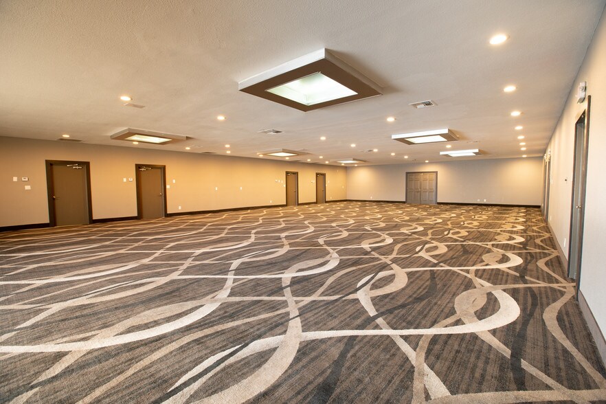 More Photos Of 915 W Cutting Blvd, Richmond Hotel For Sale