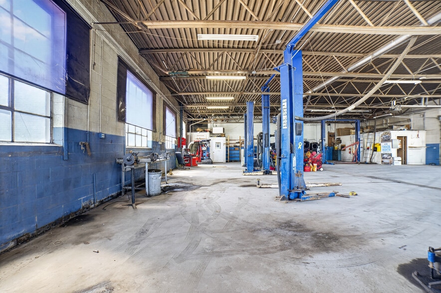 More Photos Of 702 Charles St, Galion Auto Dealership For Sale