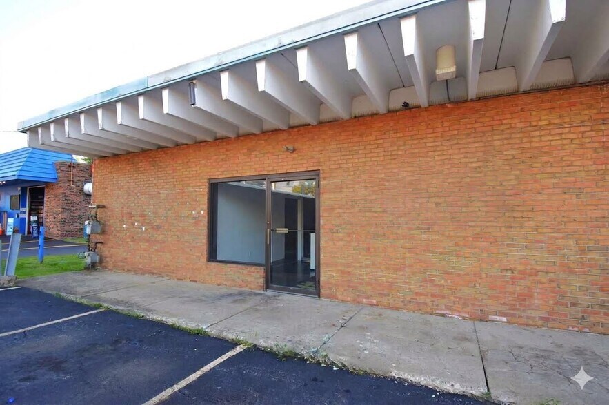 Primary Photo Of 1305 S Raccoon Rd, Youngstown Storefront Retail Office For Lease