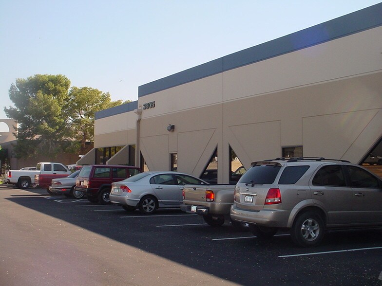More Photos Of 3901-3911 W Van Buren St, Phoenix Warehouse For Lease