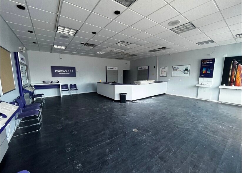 More Photos Of 800-808 W 87th St, Chicago General Retail For Lease