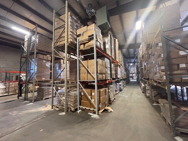 More Photos Of 140 Washington St, Foxborough Showroom For Lease