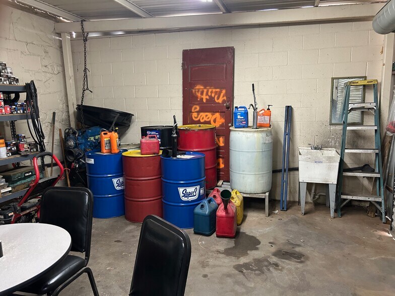 More Photos Of 2001 E Lancaster Ave, Fort Worth Auto Dealership For Sale