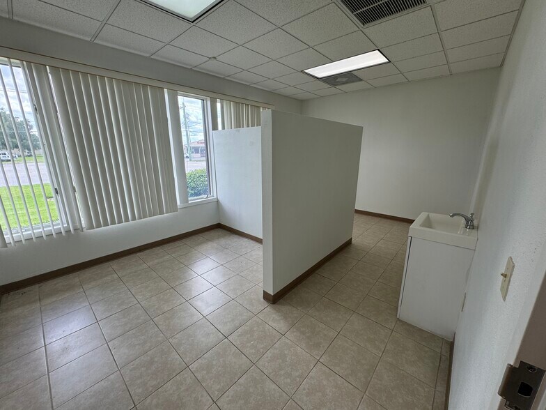 More Photos Of 2140 E Edgewood Dr, Lakeland Medical For Lease