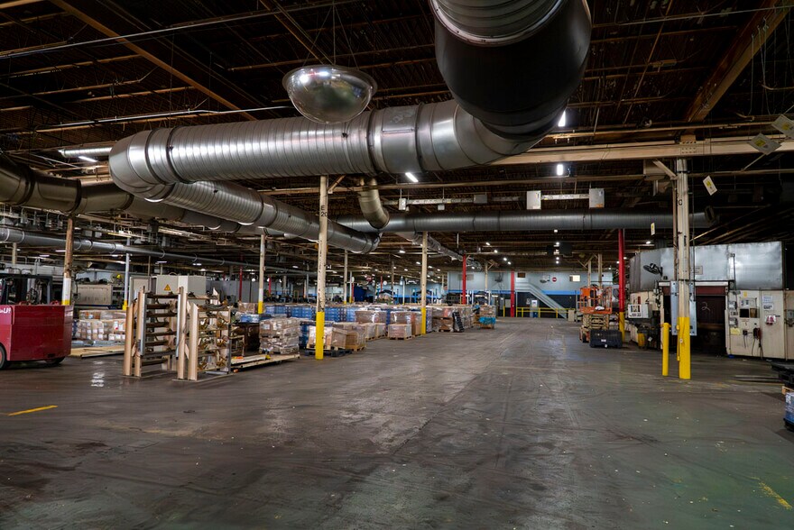 More Photos Of 9000 E Michigan Ave, Galesburg Manufacturing For Sale