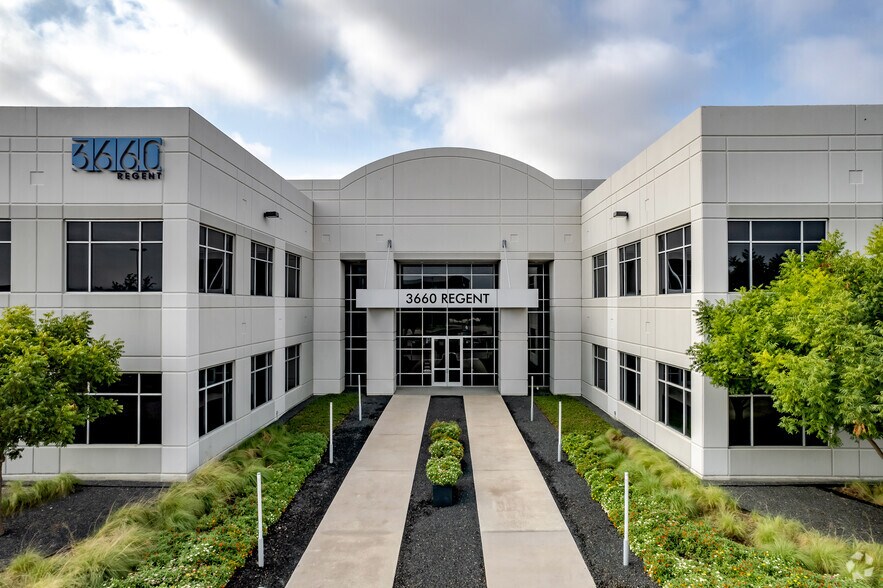 More Photos Of 3660 Regent Blvd, Irving Office For Lease