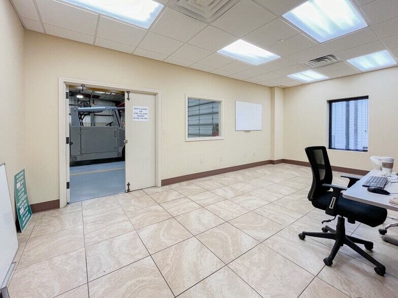 More Photos Of 205 Marcon Dr, Lafayette Manufacturing For Sale