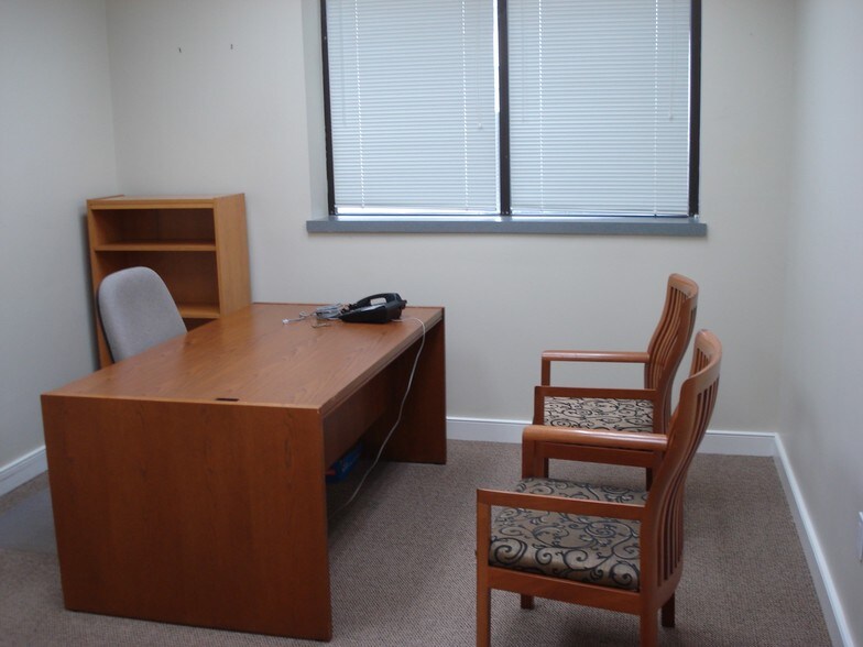 More Photos Of 560 Riverside Dr, Salisbury Medical For Sale